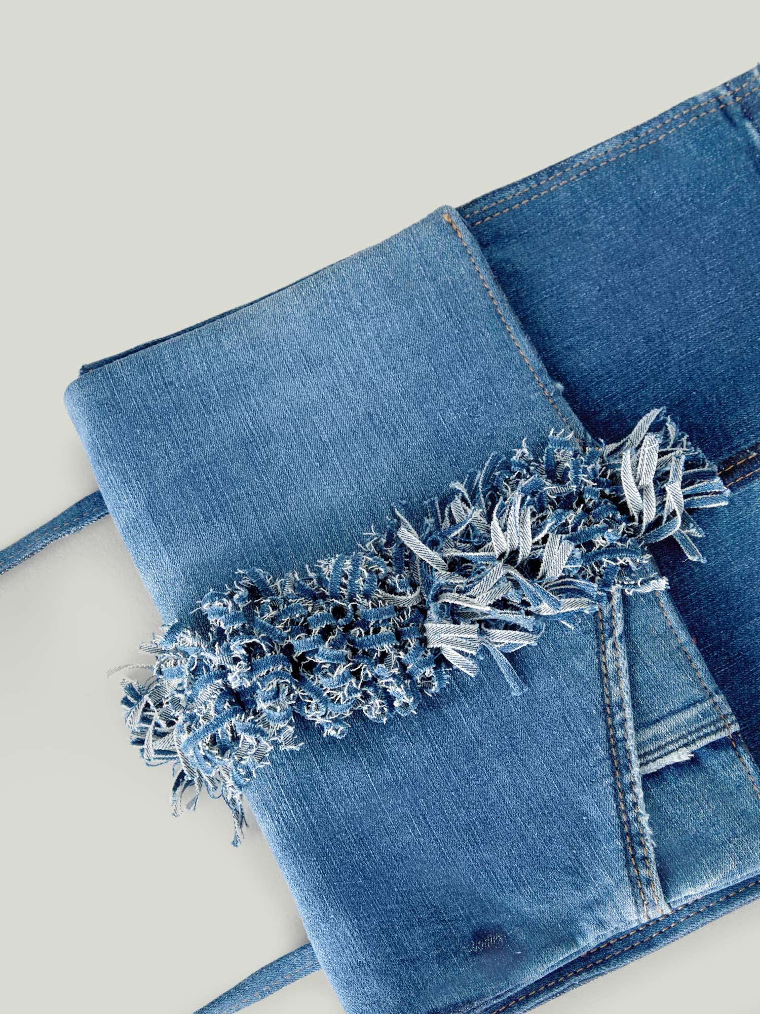 Borsa in denim rigenerato con frange Regenesi